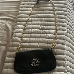 Tory Burch Elegant Black Shoulder Bag with Gold Chain